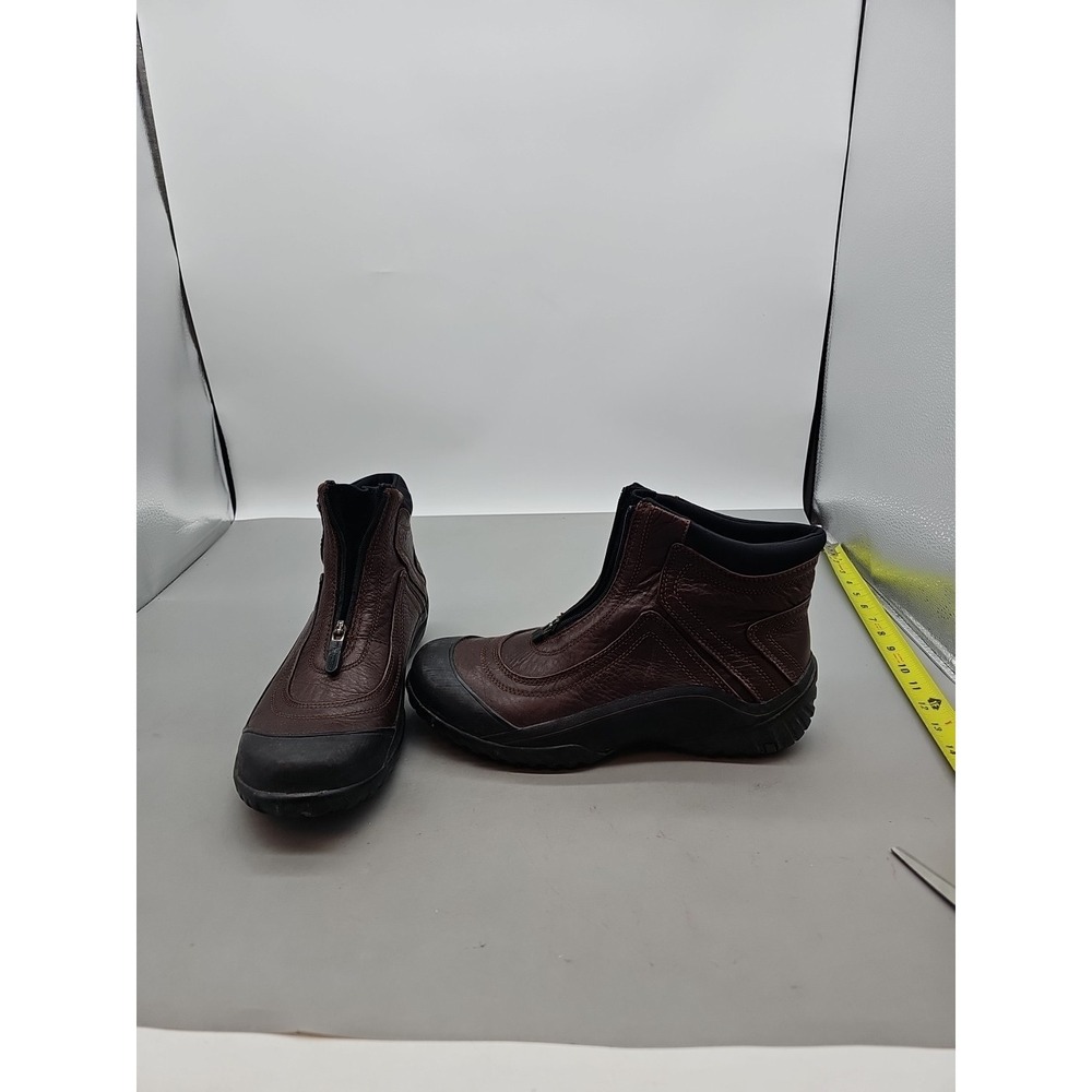 Clarks Women's Muckers Waterproof Boots Brown Leather Front‎ Zipper, Size 9.5